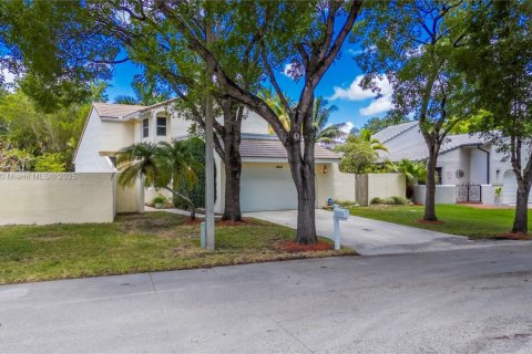 House in Cooper City, Florida 4 bedrooms, 213.12 sq.m. № 1797654 - photo 1