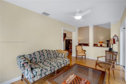 House in Cooper City, Florida 4 bedrooms, 213.12 sq.m. № 1797654 - photo 14