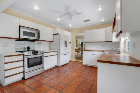 House in Cooper City, Florida 4 bedrooms, 213.12 sq.m. № 1797654 - photo 9