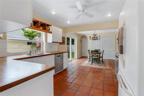 House in Cooper City, Florida 4 bedrooms, 213.12 sq.m. № 1797654 - photo 5