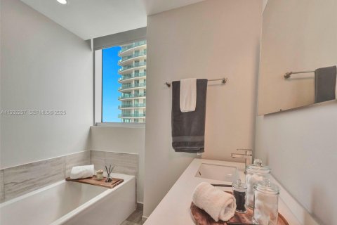 Снять в аренду кондоминиум в Майами, Флорида 2 спальни, 92.62м2, № 1991177 - фото 15