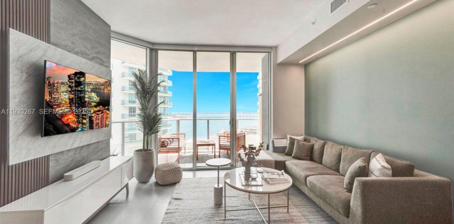 Кондоминиум с 2 спальнями в Майами, Флорида № 1991177