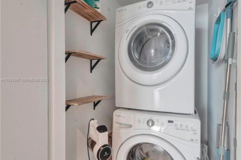 Снять в аренду кондоминиум в Майами, Флорида 2 спальни, 92.62м2, № 1991177 - фото 10