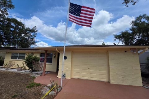 House in New Port Richey, Florida 2 bedrooms, 107.4 sq.m. № 2100723 - photo 4