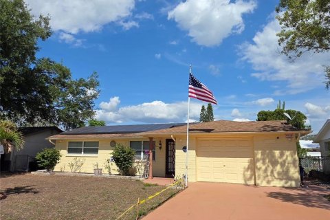House in New Port Richey, Florida 2 bedrooms, 107.4 sq.m. № 2100723 - photo 3