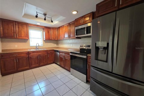 House in New Port Richey, Florida 2 bedrooms, 107.4 sq.m. № 2100723 - photo 12