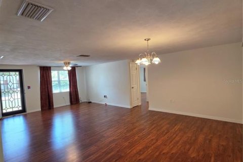 House in New Port Richey, Florida 2 bedrooms, 107.4 sq.m. № 2100723 - photo 7
