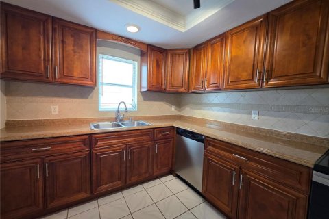 House in New Port Richey, Florida 2 bedrooms, 107.4 sq.m. № 2100723 - photo 13