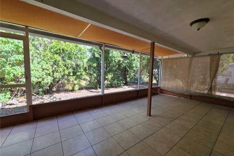 House in New Port Richey, Florida 2 bedrooms, 107.4 sq.m. № 2100723 - photo 11