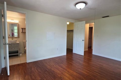 House in New Port Richey, Florida 2 bedrooms, 107.4 sq.m. № 2100723 - photo 24