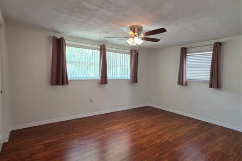 House in New Port Richey, Florida 2 bedrooms, 107.4 sq.m. № 2100723 - photo 19