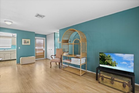 Купить кондоминиум в Уэст-Палм-Бич, Флорида 3 комнаты, 61.5м2, № 2083495 - фото 4