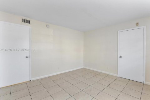 Appartement à louer à Hollywood, Floride: 1 chambre, 64.1 m2 № 2031782 - photo 16