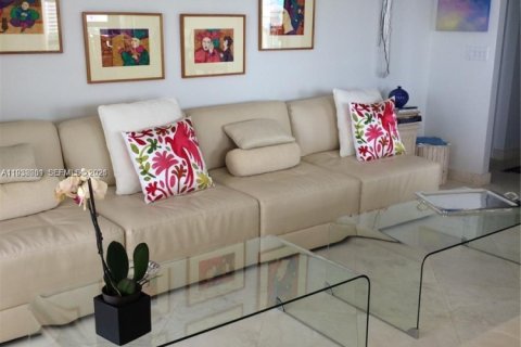 Кондоминиум с 2 спальнями в Ки-Бискейн, Флорида № 1995797