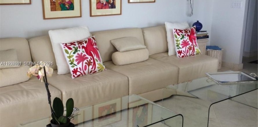 Кондоминиум с 2 спальнями в Ки-Бискейн, Флорида № 1995797