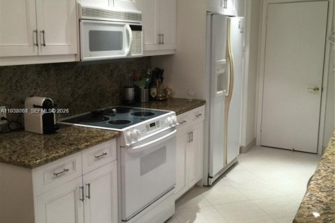 Снять в аренду кондоминиум в Ки-Бискейн, Флорида 2 спальни, 165.55м2, № 1995797 - фото 6