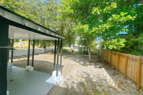House in Miami, Florida 2 bedrooms, 75.25 sq.m. № 2001572 - photo 9