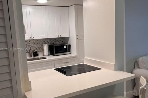 Снять в аренду кондоминиум в Майами-Бич, Флорида 1 спальня, 41.81м2, № 2004747 - фото 6