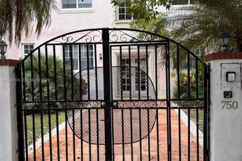 Снять в аренду кондоминиум в Майами-Бич, Флорида 1 спальня, 41.81м2, № 2004747 - фото 24