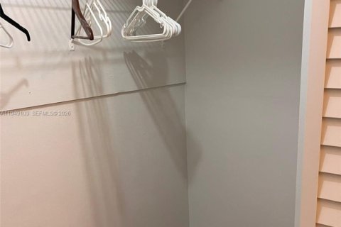 Снять в аренду кондоминиум в Майами-Бич, Флорида 1 спальня, 41.81м2, № 2004747 - фото 15