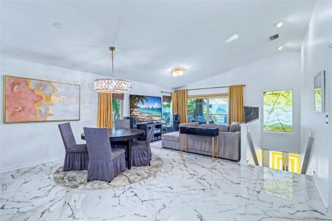 Casa en venta en Redington Beach, Florida, 3 dormitorios, 182.92 m2 № 2097620 - foto 9