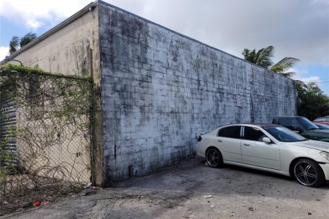 Commercial property in Miami, Florida № 2039962 - photo 8