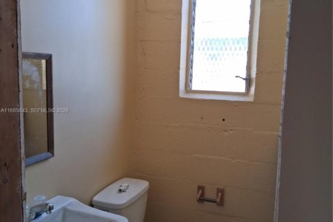 Commercial property in Miami, Florida № 2039962 - photo 9