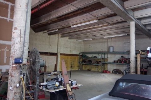 Commercial property in Miami, Florida № 2039962 - photo 10