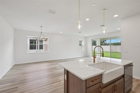 House in New Port Richey, Florida 5 bedrooms, 260.31 sq.m. № 1780756 - photo 13