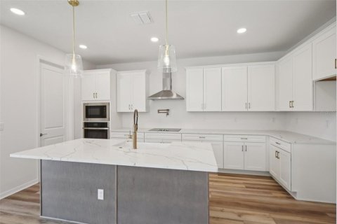 House in New Port Richey, Florida 5 bedrooms, 260.31 sq.m. № 1780756 - photo 18