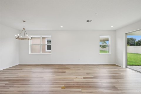 House in New Port Richey, Florida 5 bedrooms, 260.31 sq.m. № 1780756 - photo 11