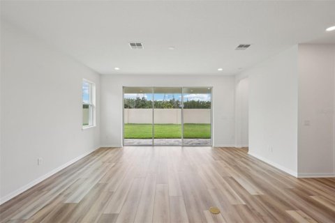 House in New Port Richey, Florida 5 bedrooms, 260.31 sq.m. № 1780756 - photo 12