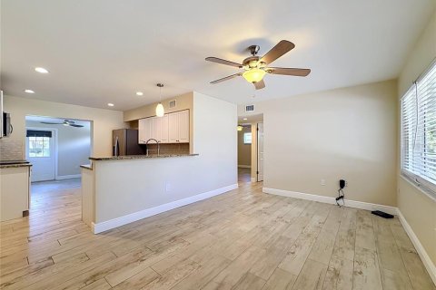 Купить виллу или дом в Сарасота, Флорида 5 комнат, 82.5м2, № 2299736 - фото 14