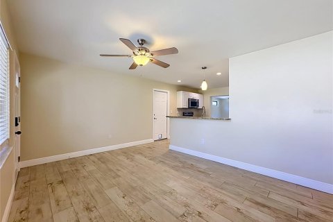 Купить виллу или дом в Сарасота, Флорида 5 комнат, 82.5м2, № 2299736 - фото 17