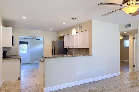 Купить виллу или дом в Сарасота, Флорида 5 комнат, 82.5м2, № 2299736 - фото 13