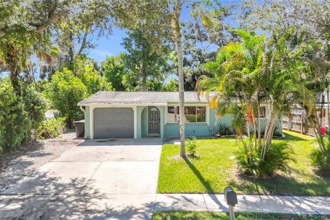 House in Sarasota, Florida 2 bedrooms, 82.5 sq.m. № 2299736