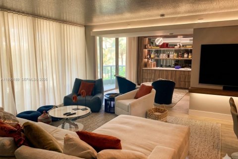 Condo in Surfside, Florida, 2 bedrooms № 2081460
