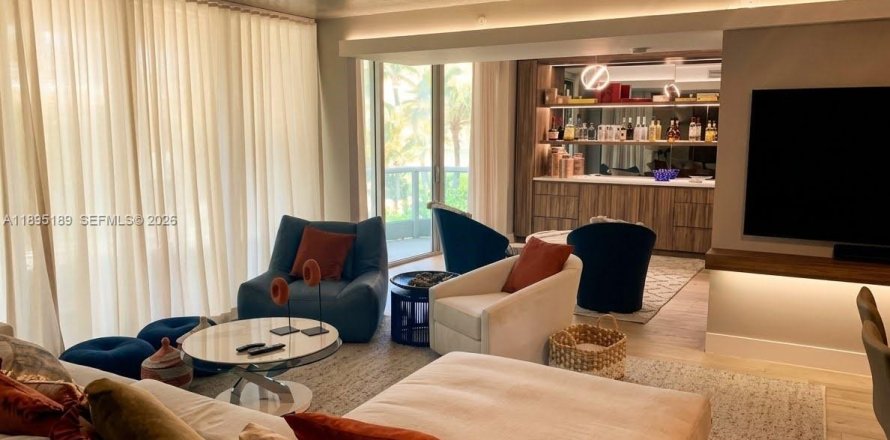 Condo in Surfside, Florida, 2 bedrooms  № 2081460