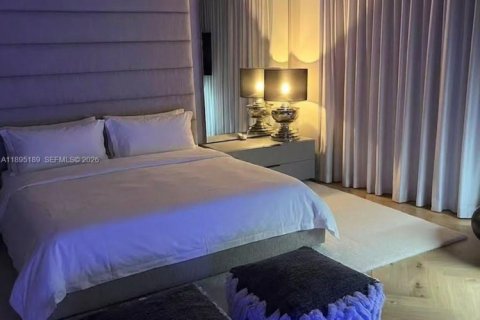 Condo in Surfside, Florida, 2 bedrooms  № 2081460 - photo 12