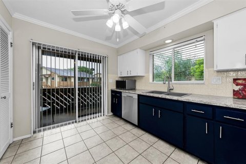 Condo in New Port Richey, Florida, 2 bedrooms № 2236485 - photo 10