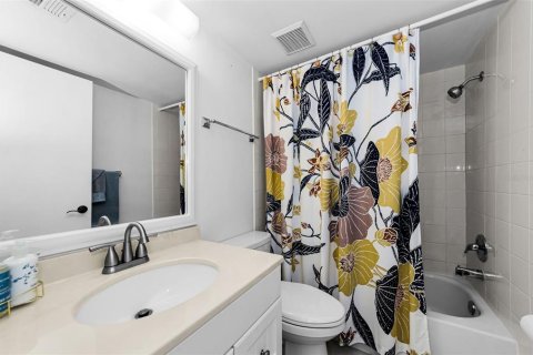 Condo in New Port Richey, Florida, 2 bedrooms № 2236485 - photo 28