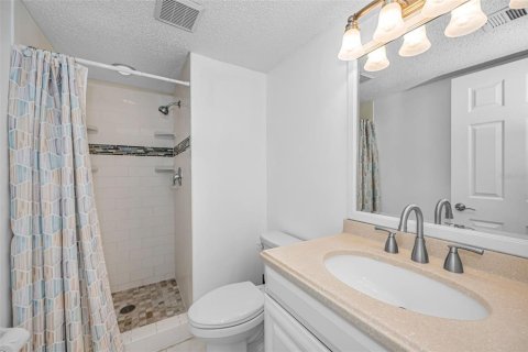 Condo in New Port Richey, Florida, 2 bedrooms № 2236485 - photo 25