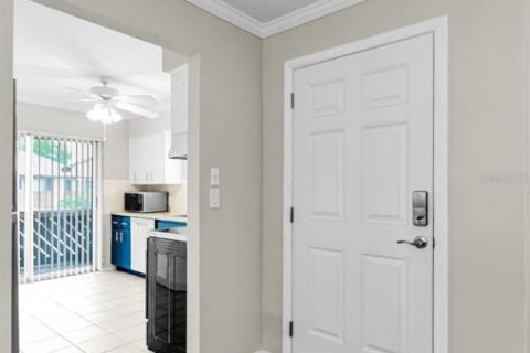 Condo in New Port Richey, Florida, 2 bedrooms № 2236485 - photo 7