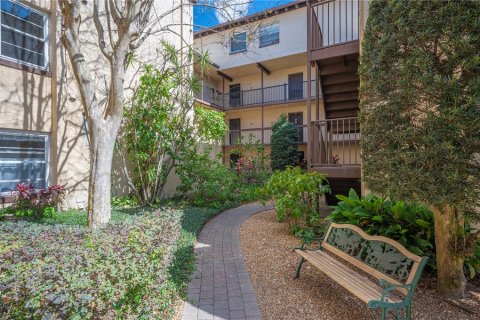 Condo in Lakeland, Florida, 2 bedrooms  № 1531335 - photo 14