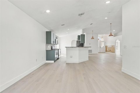 Villa ou maison à vendre à Orlando, Floride: 3 chambres, 151.8 m2 № 2414078 - photo 13