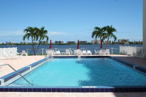 Condominio en alquiler en Lake Worth, Florida, 1 dormitorio, 71.26 m2 № 1145854 - foto 1