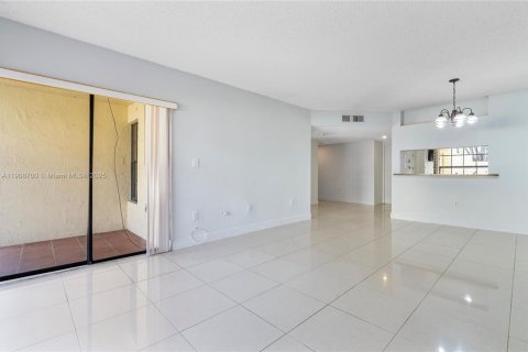 Copropriété à louer à Miami, Floride: 3 chambres, 102.38 m2 № 1964956 - photo 9