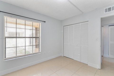 Copropriété à louer à Miami, Floride: 3 chambres, 102.38 m2 № 1964956 - photo 11
