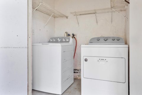 Copropriété à louer à Miami, Floride: 3 chambres, 102.38 m2 № 1964956 - photo 12