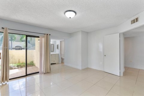 Copropriété à louer à Miami, Floride: 3 chambres, 102.38 m2 № 1964956 - photo 3